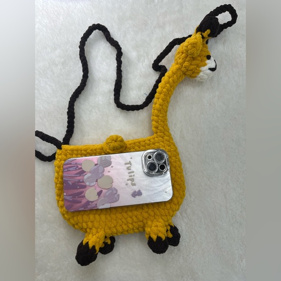 Yellow Giraffe Knit Crossbody Bag - Picture 6 of 6